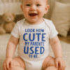 1. Gyerek body "Look how cute my parents used to be" cica felirattal, játékos kisbaba.