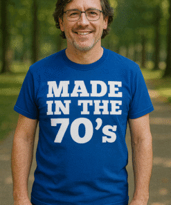 Made in the 70's felirat póló, férfi, kültéri, park, retro stílus, divat, ajándékötlet, uniszex, kényelmes viselet, színes, trendi, hétköznapi, kikapcsolódás.