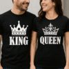 Király és királynő feliratos páros póló, divatos esküvő vagy születésnap ajándék.