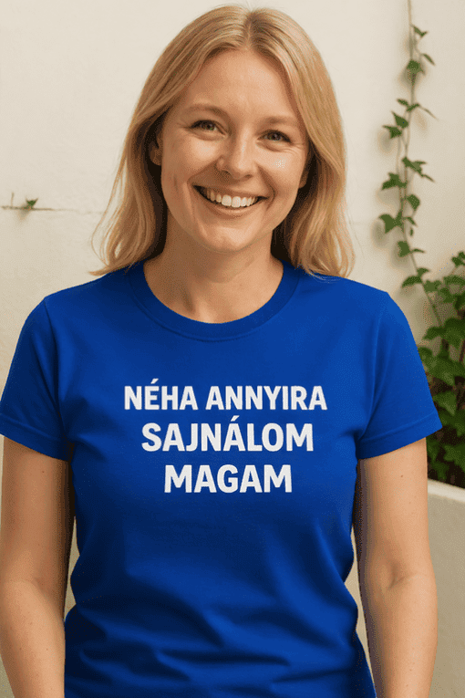 1. Női sloganos póló kék színben, divatos és személyre szabott szöveggel.