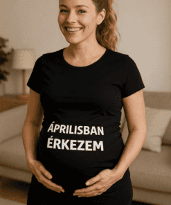 Nyitott kismama feliratú póló, divatos várandós nő, várandósság kifejező ruházat.