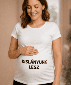 Kislányunk lesz feliratú fehér póló, várandós nő, boldogság, élet, család, anya, baba téma, Top-polok.hu, egyedi póló design.