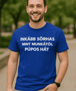 Szürke póló, férfi, parkszerű környezet, pozitív hangulat.