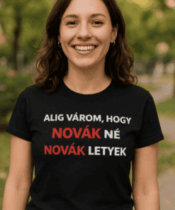 1. Női arckép, mosolygós, közterületen, parkban, színes kültéri háttérrel.