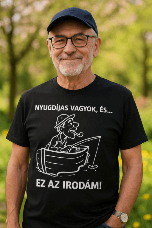 Nyugdíjas humoros póló, modern mintás, stílusos ajándék idős korosoknak, hivatalos vagy hétköznapi viseletre.
