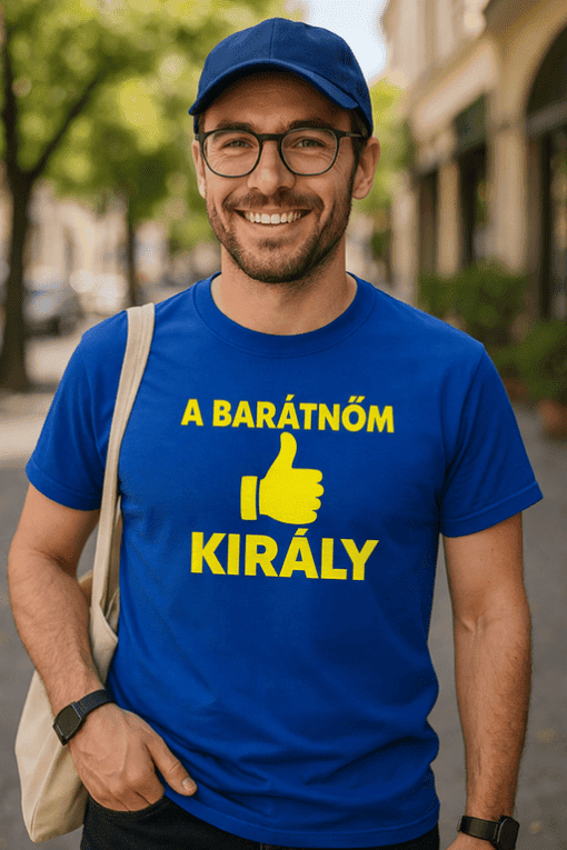 A barátnőm király feliratú kék póló, idealis ajándék & ajándéktárgy nőnapra, szülinapra.