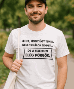 Törölhető póló felirattal, humoros szöveg, férfi model, városi környezet, egyedi pólótervezés, top-polok.hu.