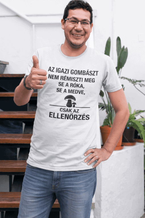 Gombaszakértő humoros póló, gomba, gyógynövény, önbizalom, természetes életmód, egészség, trendi ruházat.