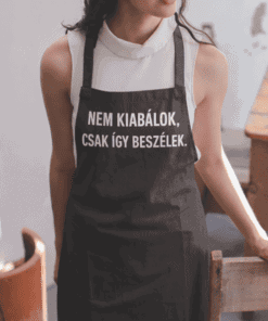 Nem kiabálok, csak így beszélek éttermi konyhai kötény logo, vízjelezés nélkül.