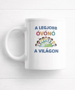 Óvónő ajándék bögre, gyerekekkel az óvoda világában, személyre szabott, praktikus és szívhez szóló ajándék.