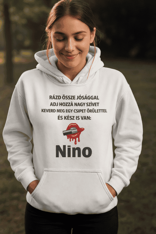 Kék feliratos unisex kapucnis pulóver fiataloknak, személyre szabott névvel és egyedi dizájnnal.