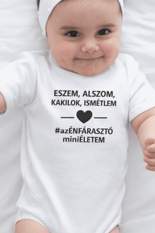 1. Kisfiú baba póló, érzelmek, hajlandóság, #azÉNFÁRASZTÓ miniÉletem, mosoly, ruházat.