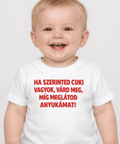 Baba szövegű gyermek póló, mosolygós kisfiú, fehér háttérrel.