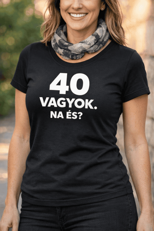 40 év feletti nő póló, humoros felirat, divatos viselet, életigenlő stílus, Top-polok.hu, egyedi nyo.