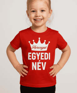 Egyedi név feliratos gyermek póló, vidám kislány modell, színes és játékos design.