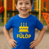 Ünnepi gyermek születésnapi póló, boldog fiú a játszótéren.