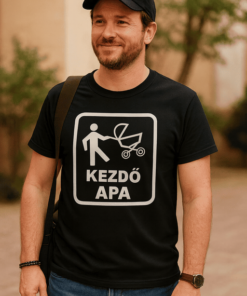 Az ember egy fekete pólót visel, amelyen a "KEZDŐ APA" felirat és ikon látható.