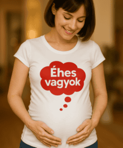Édes vagyok felirat a terhes nő pólóján, boldog várandós kismama.