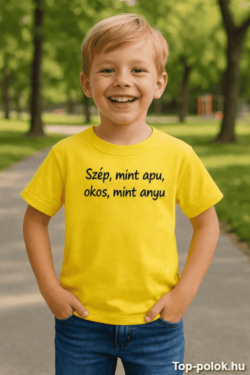Színes gyerek póló, boldog fiú a parkban, nyári szabadidős ruházat, Top-polok.hu.