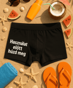 Napozószandál, fürdősapka és naptej a nyári strandoláshoz. Ideális nyári ruházat és kiegészítők a na.