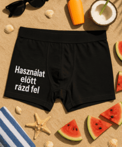Napszemüveg, naptej és strandtörölköző a nyári fürdőruházat kiegészítőihez.