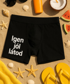Napszemüveg, naptej, kókuszdió, görögdinnye és fürdőruha a nyári strandoláshoz.