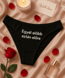 Egyéni fehérnemű, romantikus hangulat, rózsa és gyertya díszítés, ideális szerelmi ajándékhoz vagy k.