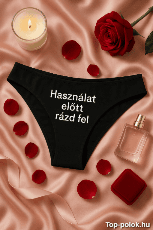 Férfi alsónadrág, felirattal "Használat előtt rázd fel", romantikus hangulat, gyertyafény és rózsa.