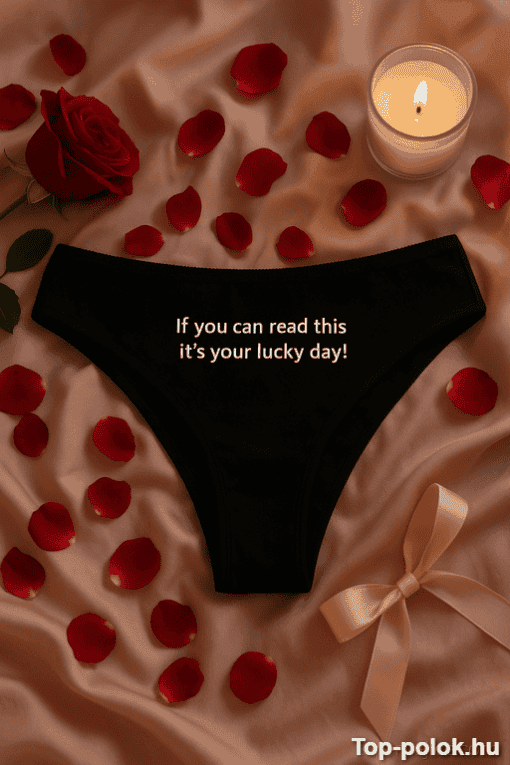 Függöny, romantikus hangulat, gyertya és rózsa a szerelmi hangulat fokozásához. Ideális romantikus a.