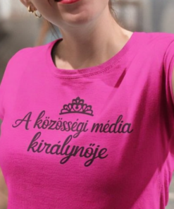 Vicces póló a közösségi média királynője