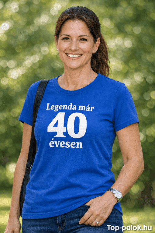 Magyarország, női sportoló, aki kék pólót visel, amelyen a "Legenda már 40 évesen" felirat olvasható.