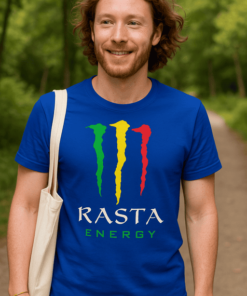 Energia italú Rasta Monster logós póló, szabadban, zöld erdő háttérrel.