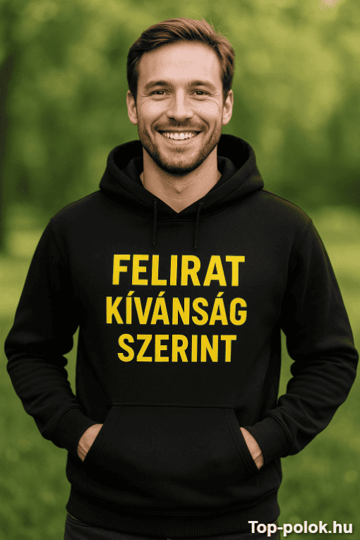 Kívánság szerint felirat a pulóveren, személy a természetben, barátságos mosollyal.