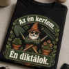 Kertész póló vicces kertészkedős grafikával, Az én kertem. Én diktálok. felirattal, keresztezett ásóval és gereblyével, zöld-terrakotta stílusban